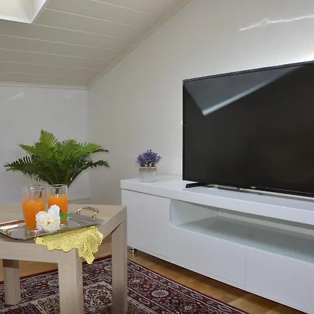 Apartman Aurora *